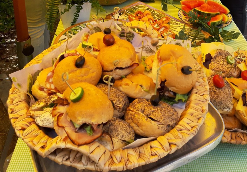 20190628_125122 buffet 2